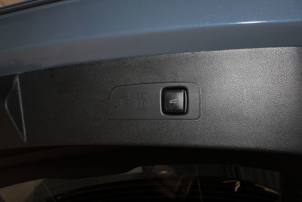Used 2025 Lincoln Corsair Grand Touring w/ Towing Package image 38