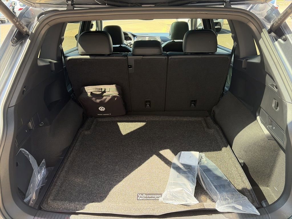 Certified 2024 Volkswagen Tiguan SE R-Line w/ MDO Package, Two-Row image 14