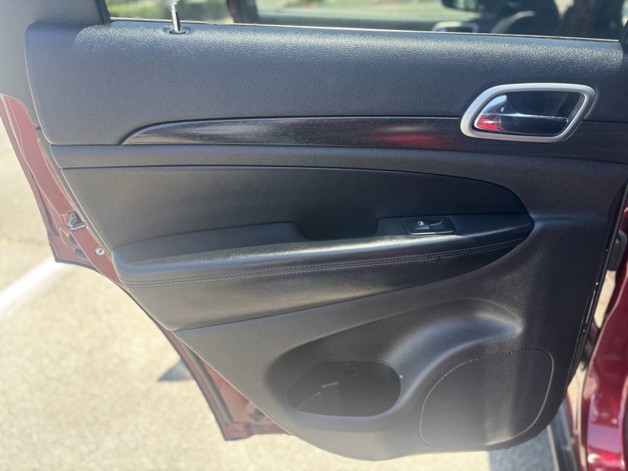 Used 2018 Jeep Grand Cherokee Laredo AWD/4WD image 18