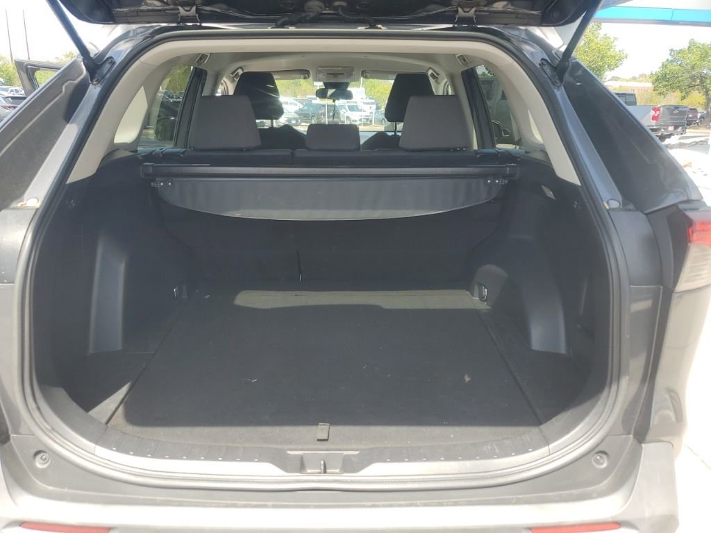 Used 2021 Toyota RAV4 XLE image 15