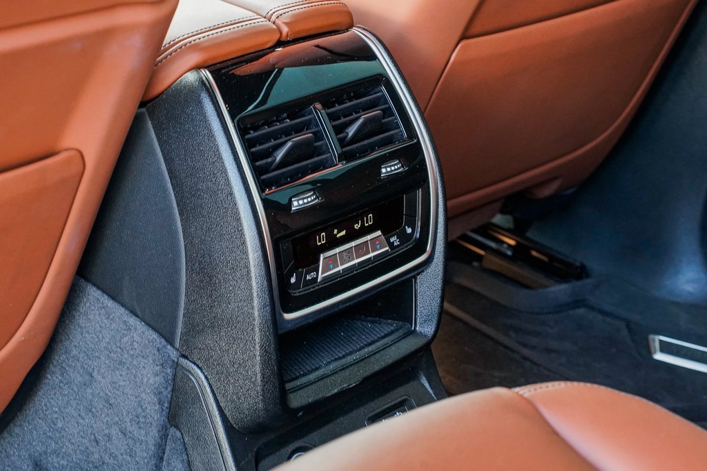 Used 2025 BMW X7 M60i image 22