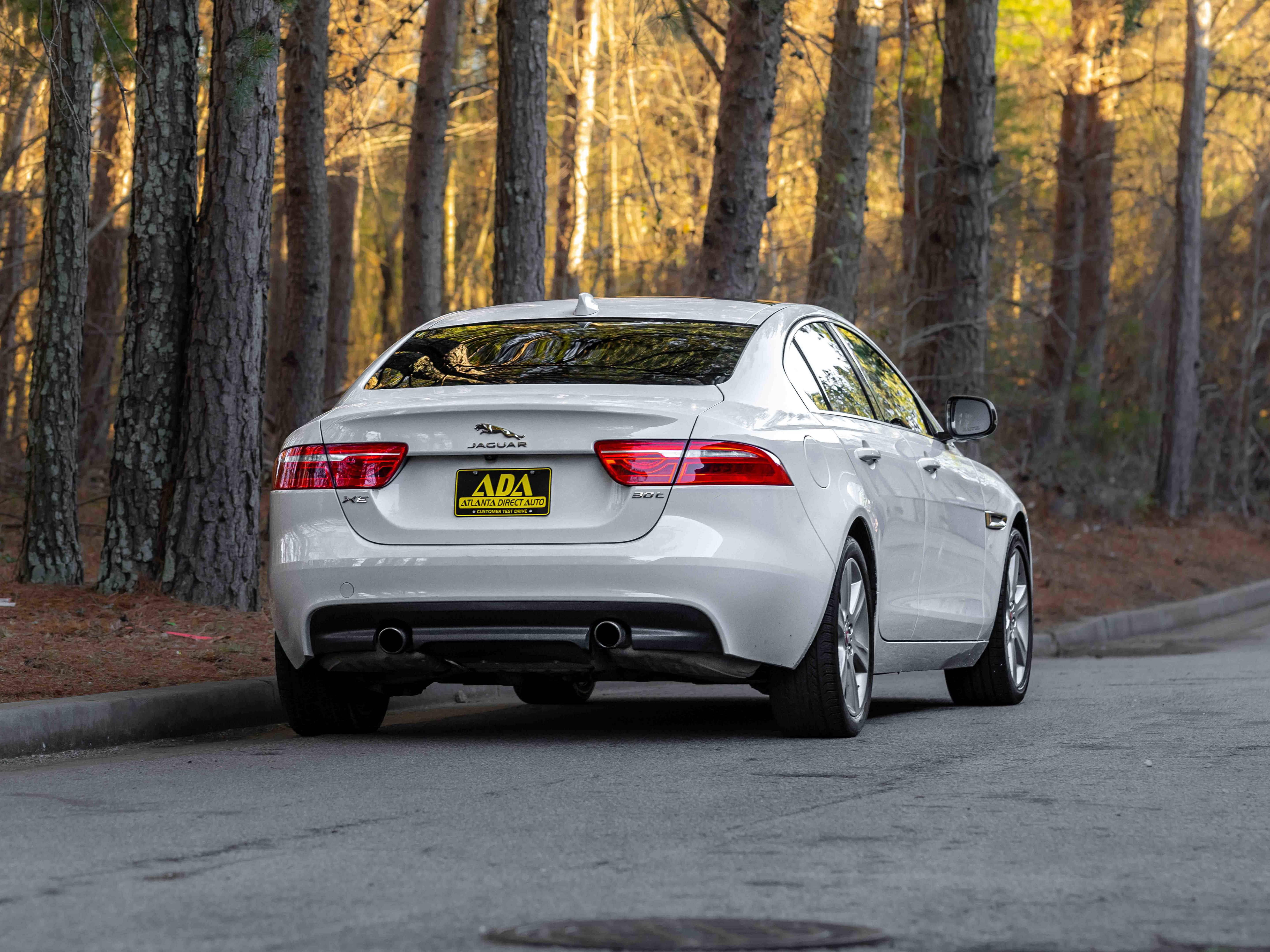 Used 2019 Jaguar XE Premium image 48