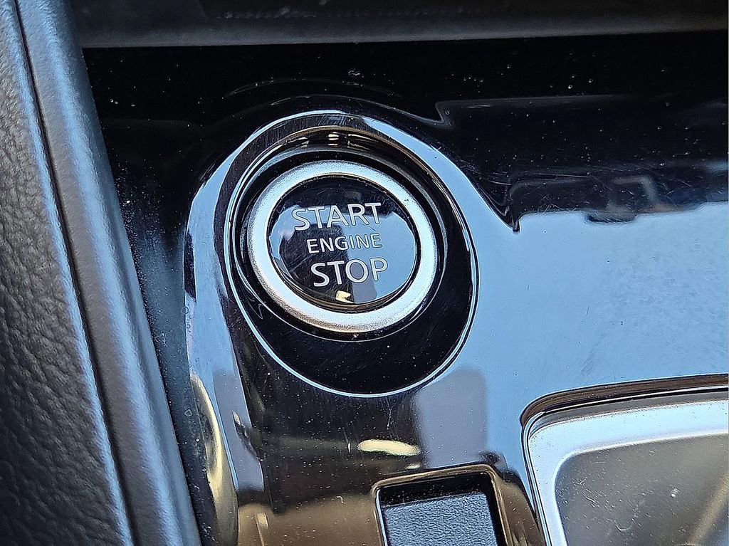 Used 2025 Nissan Versa SV image 26