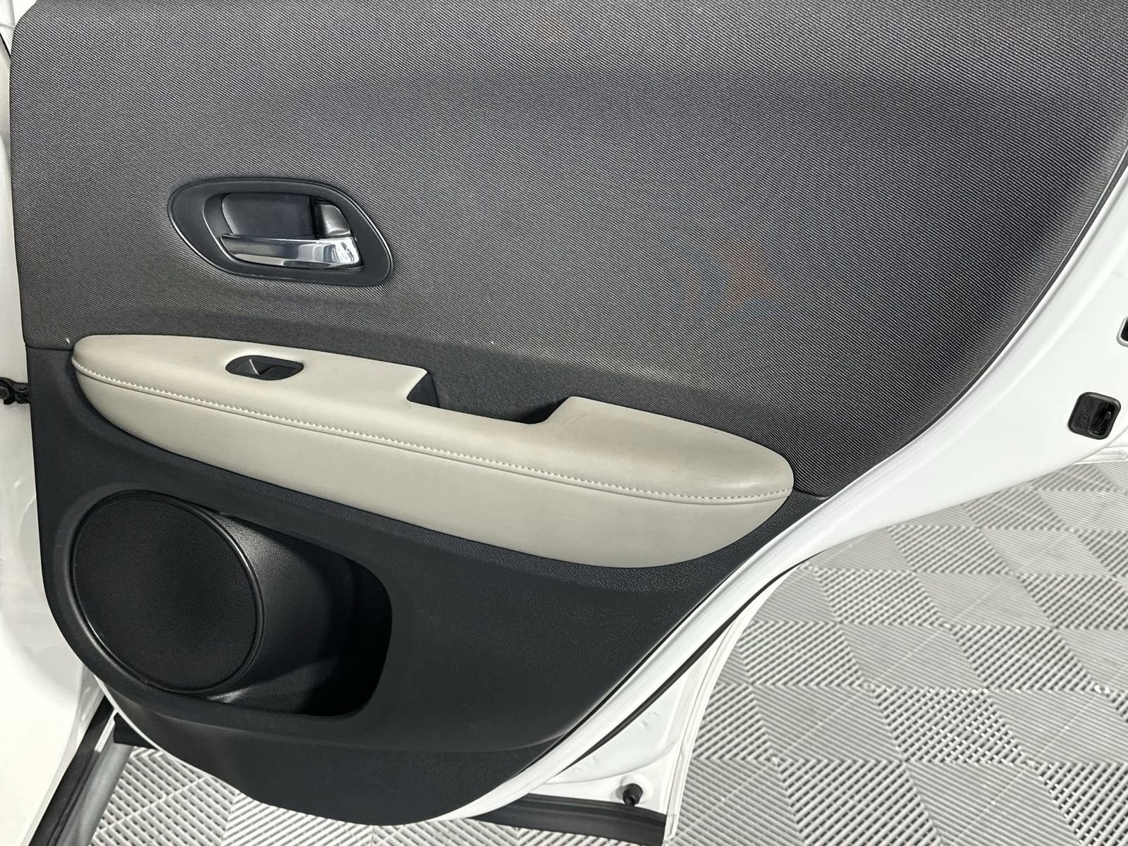 Used 2021 Honda HR-V LX image 32