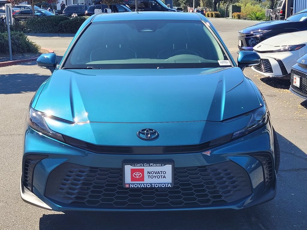 Used 2025 Toyota Camry SE FWD image 2