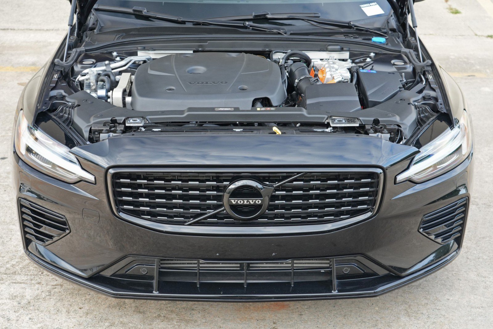 Used 2022 Volvo S60 T8 R-Design w/ Climate Package AWD/4WD image 8