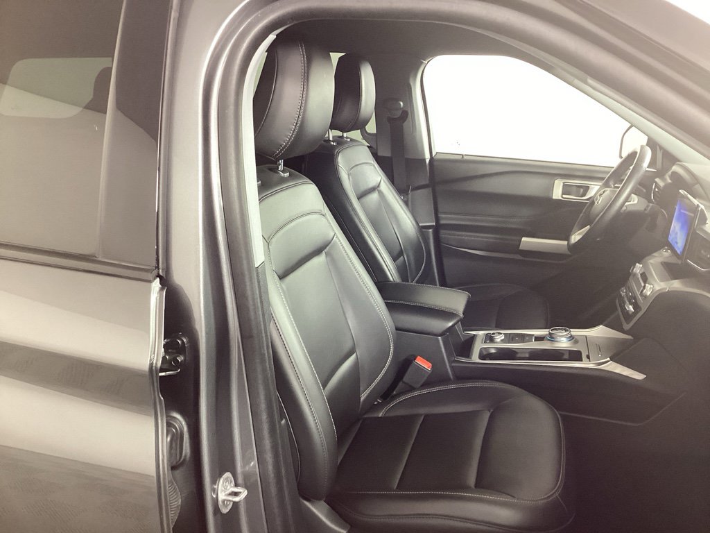 Used 2023 Ford Explorer XLT w/ Equipment Group 202A image 8