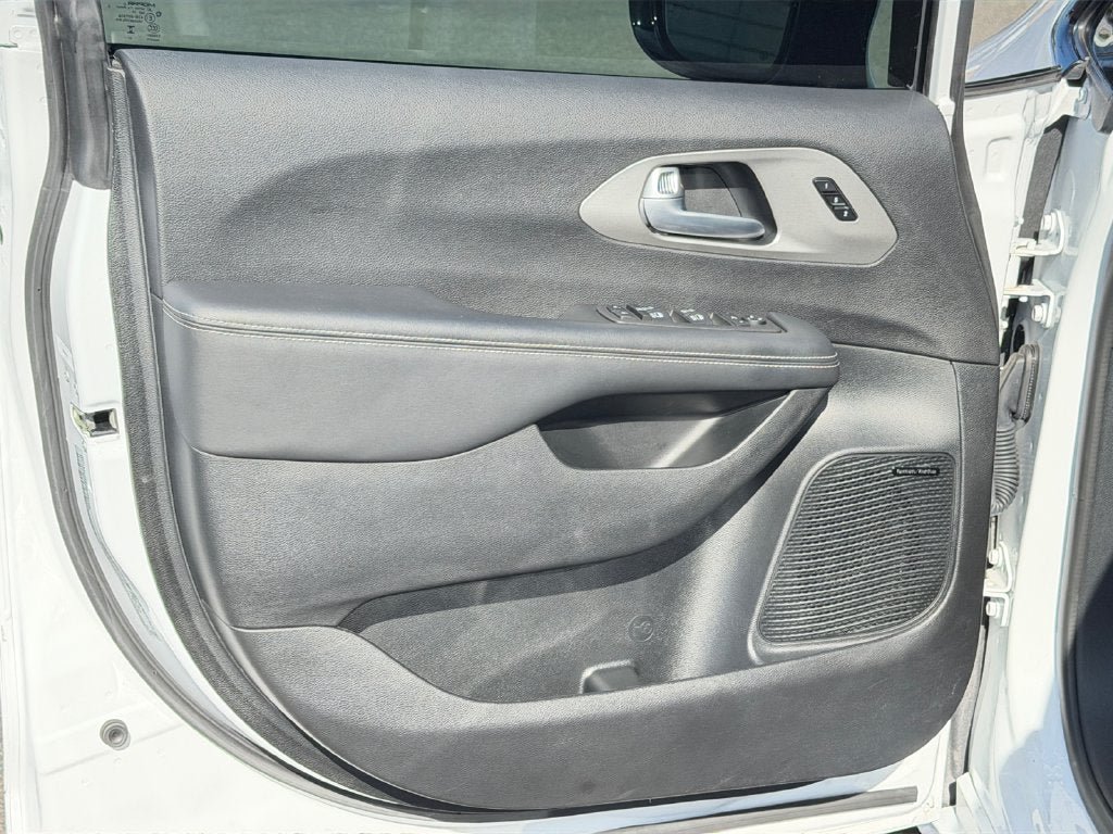 Used 2024 Chrysler Pacifica Limited w/ Uconnect Theater Family Group AWD/4WD image 20