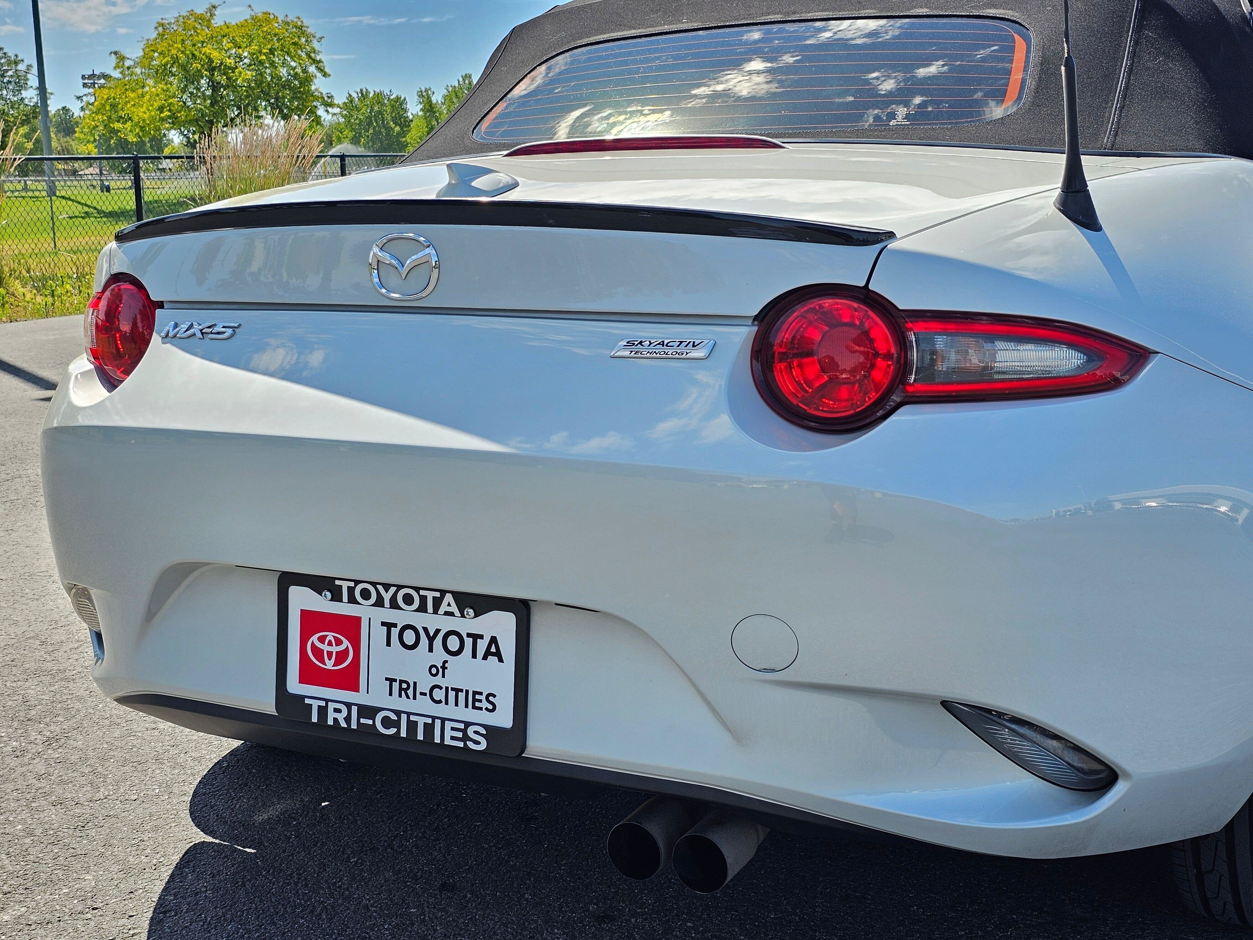 Used 2016 MAZDA MX-5 Miata Club RWD image 12