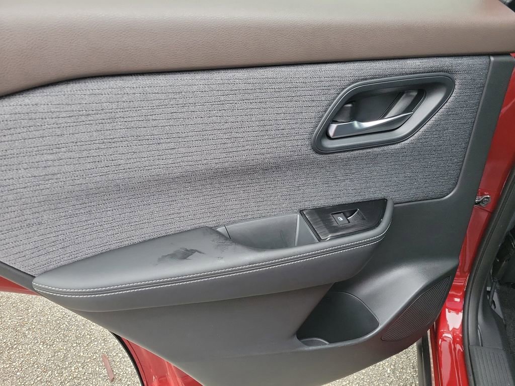 Certified 2023 Nissan Rogue SV image 33