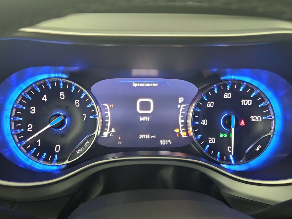 Certified 2025 Chrysler Pacifica Limited FWD image 26