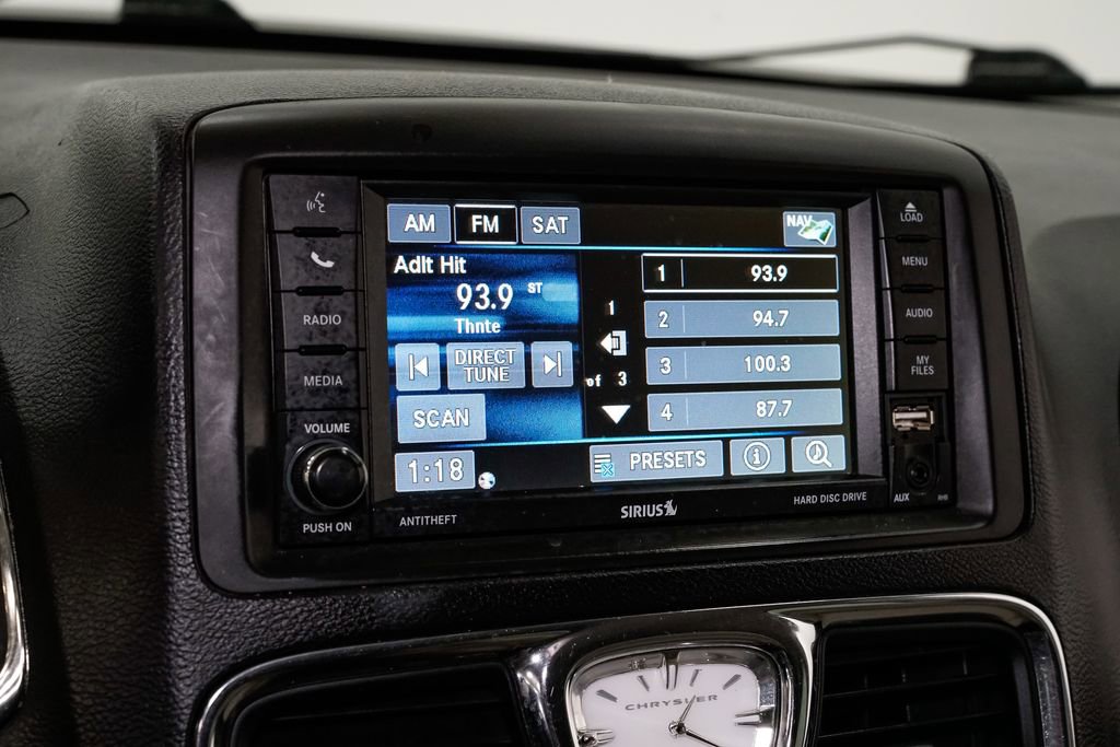 Used 2013 Chrysler Town & Country Limited image 20