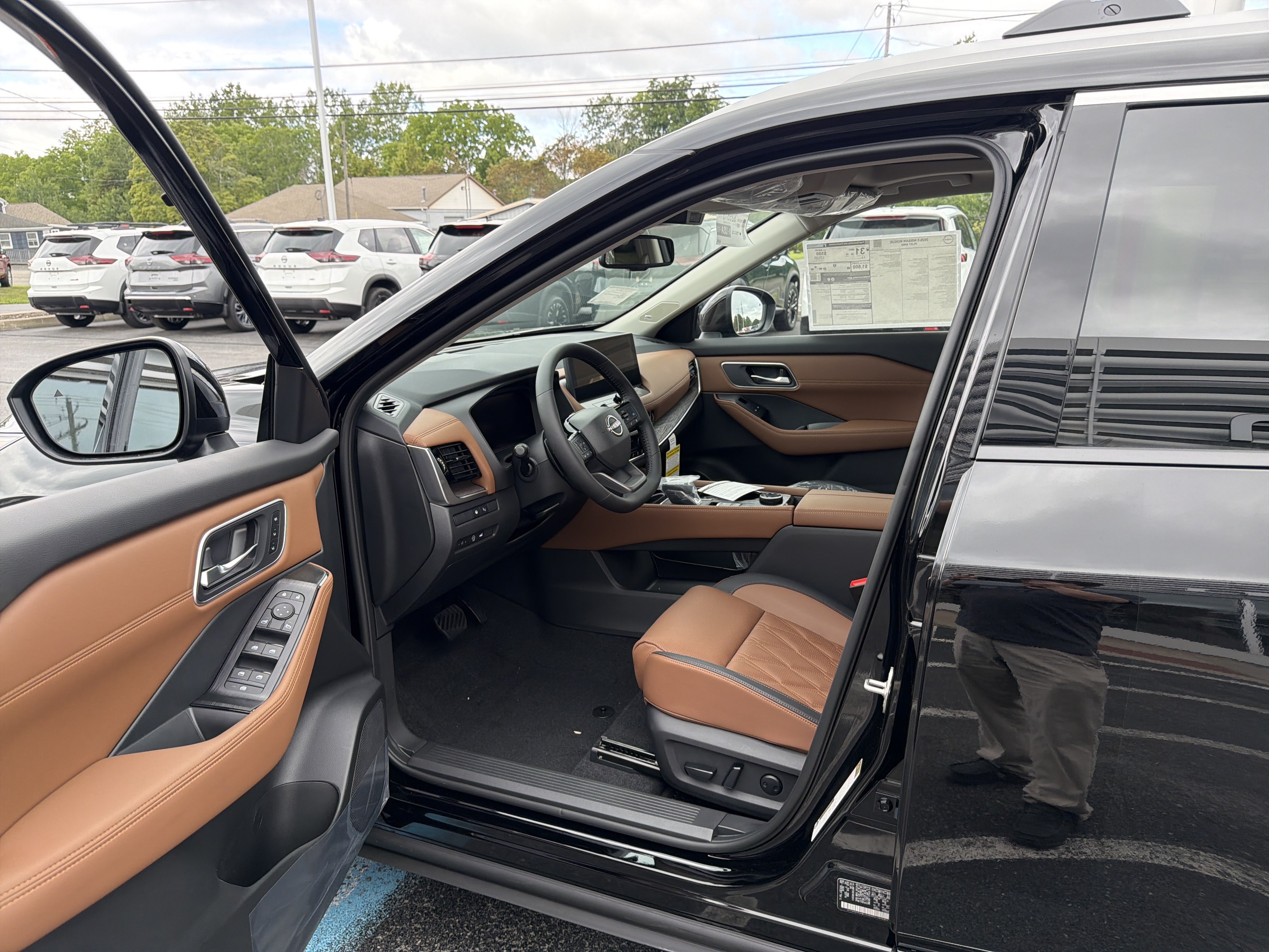 New 2026 Nissan Rogue Platinum w/ Platinum Premium Package AWD/4WD image 3
