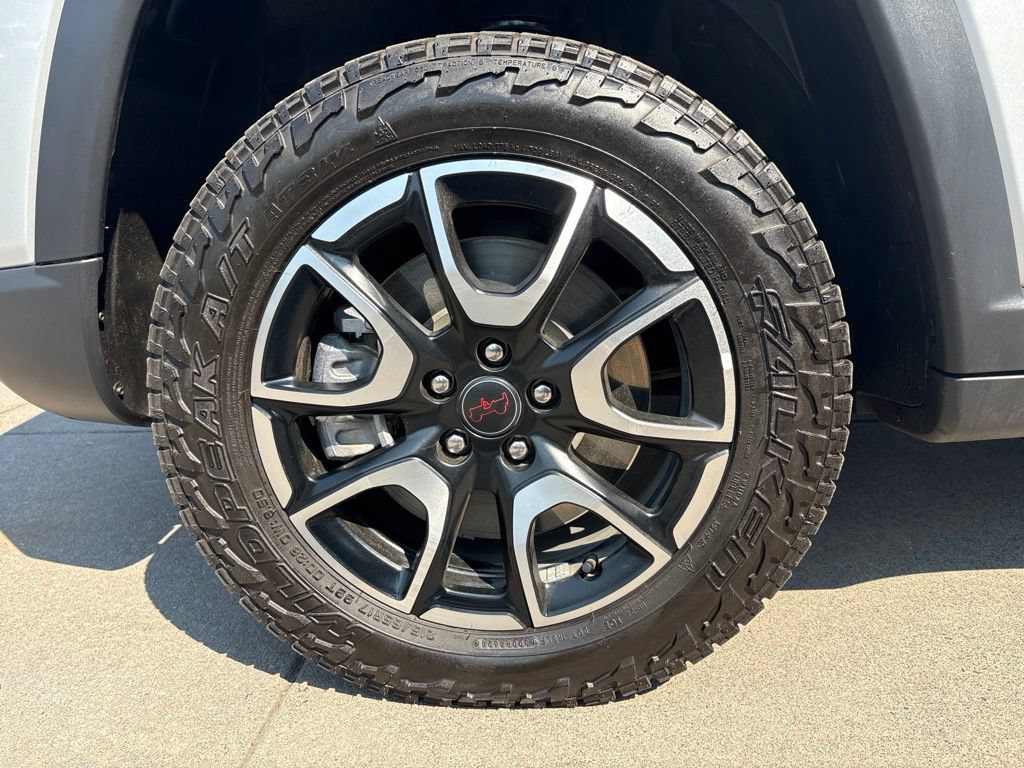 Used 2025 Jeep Compass Trailhawk AWD/4WD image 11