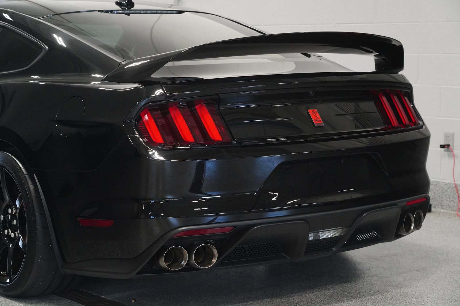 Used 2020 Ford Mustang Shelby GT350R w/ GT350R Equipment Group 920A RWD image 11