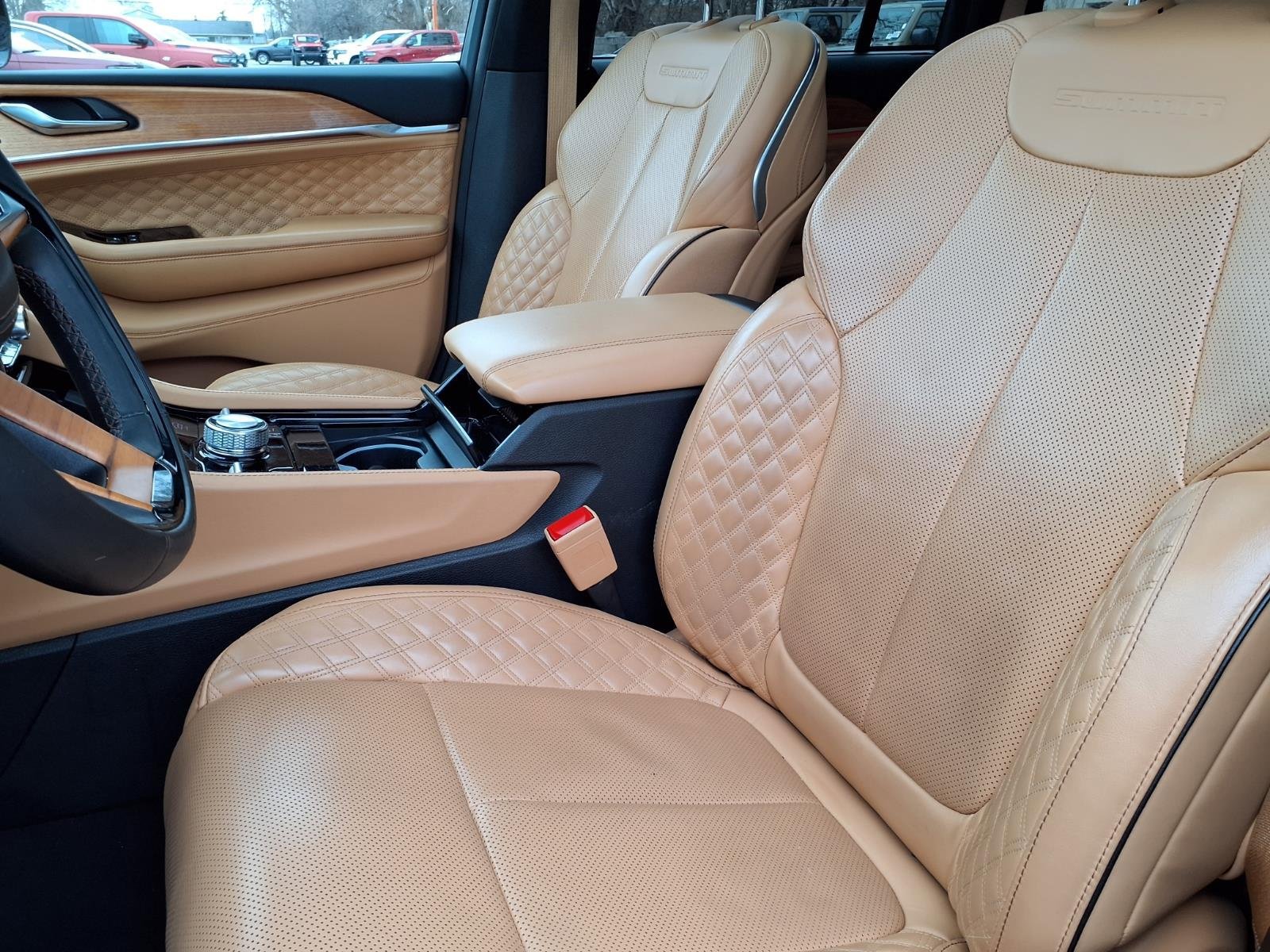 Used 2024 Jeep Grand Cherokee Summit image 3