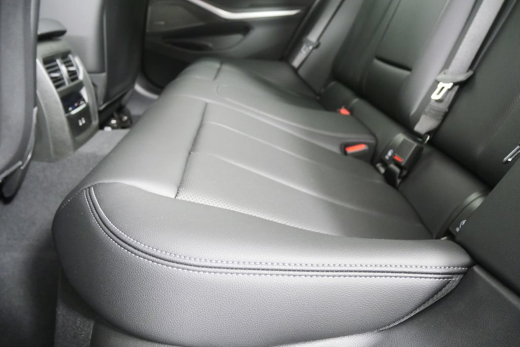 Used 2026 BMW 330i Sedan w/ Premium Package RWD image 14