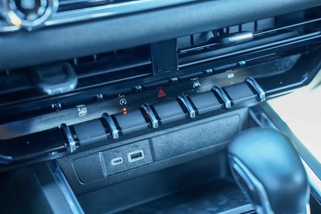 Used 2024 GMC Canyon Elevation image 37