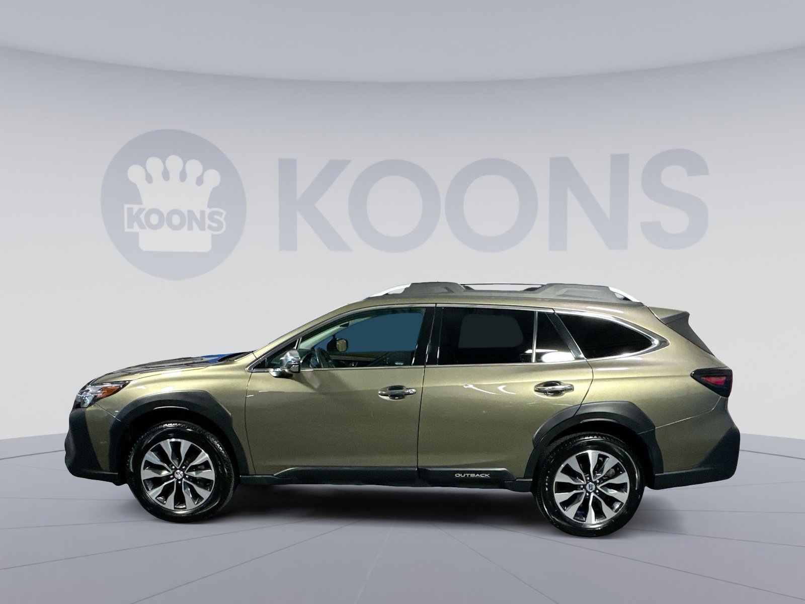 Used 2023 Subaru Outback Touring image 2