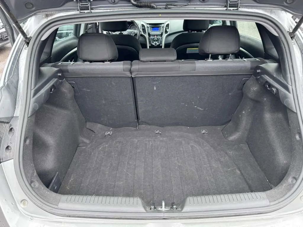 Used 2017 Hyundai Elantra GT FWD image 9