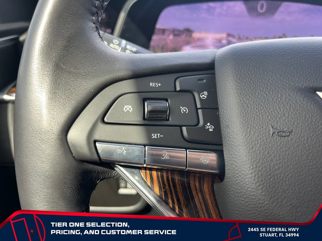Used 2024 Cadillac Escalade ESV Premium Luxury AWD/4WD image 20