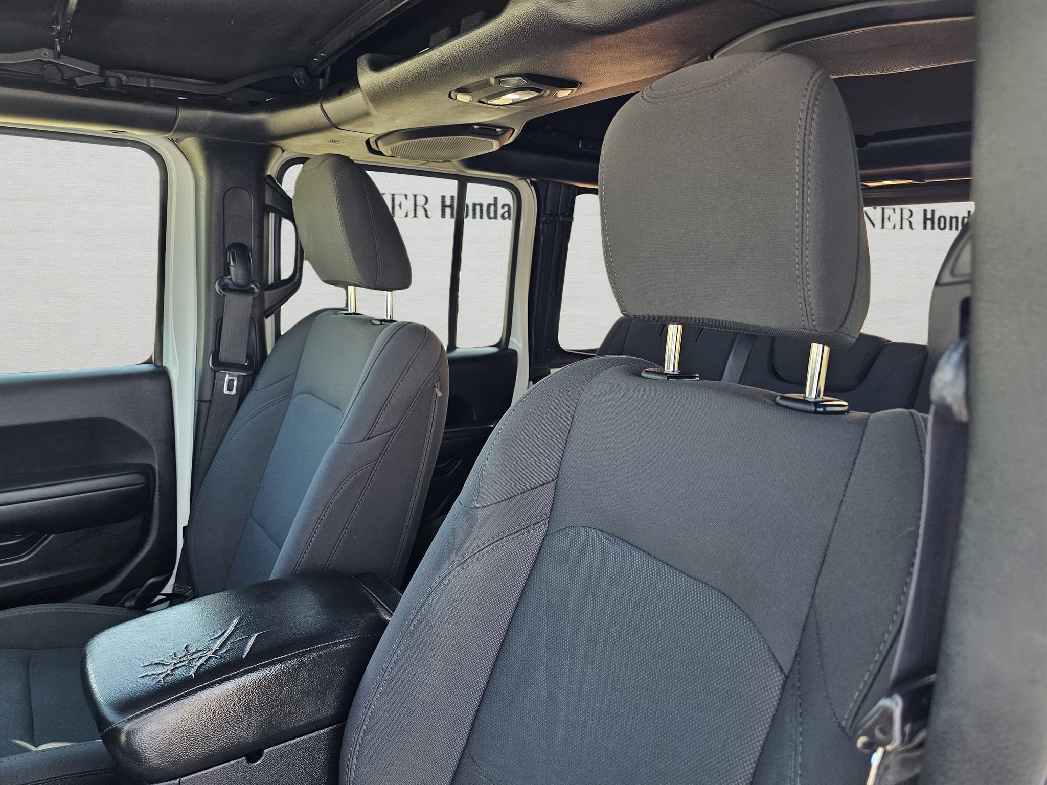 Used 2018 Jeep Wrangler Unlimited Sport S AWD/4WD image 16