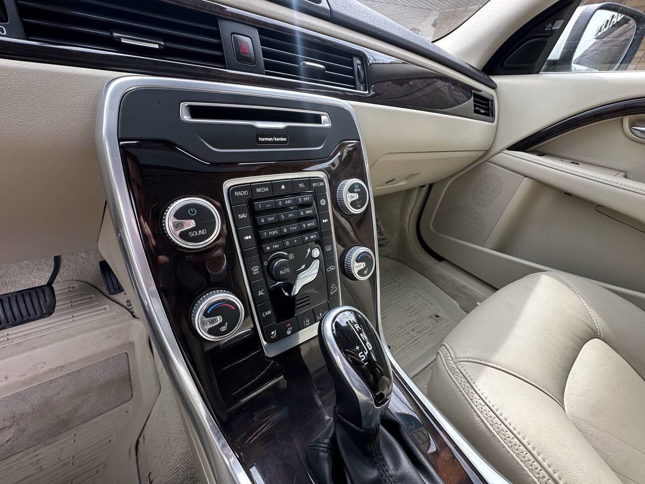 Used 2015 Volvo XC70 T6 Platinum w/ Protection Package image 15