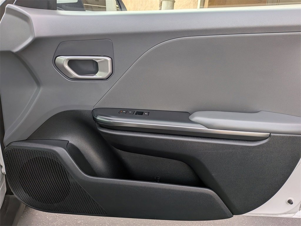 Used 2025 Kia K4 LXS image 30