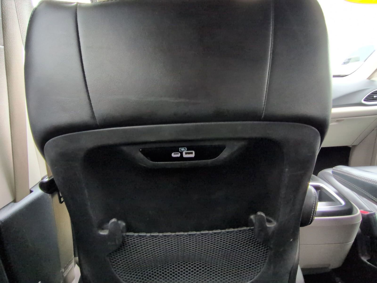 Used 2023 Chrysler Pacifica Touring-L image 12