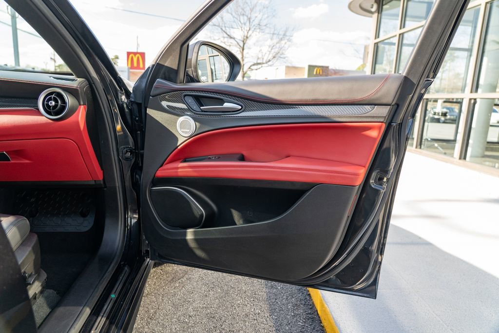 Used 2021 Alfa Romeo Stelvio Quadrifoglio image 20