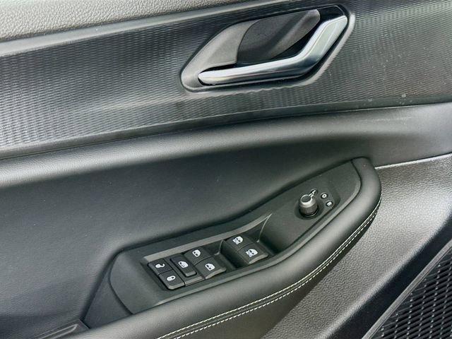 New 2025 Jeep Grand Cherokee Altitude image 18