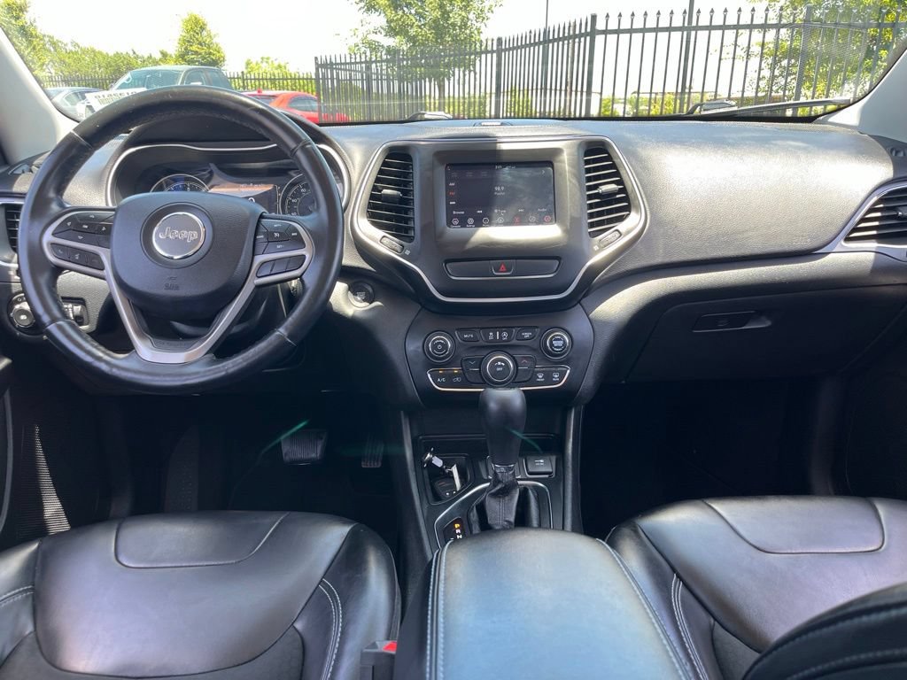 Used 2019 Jeep Cherokee Latitude Plus FWD image 17