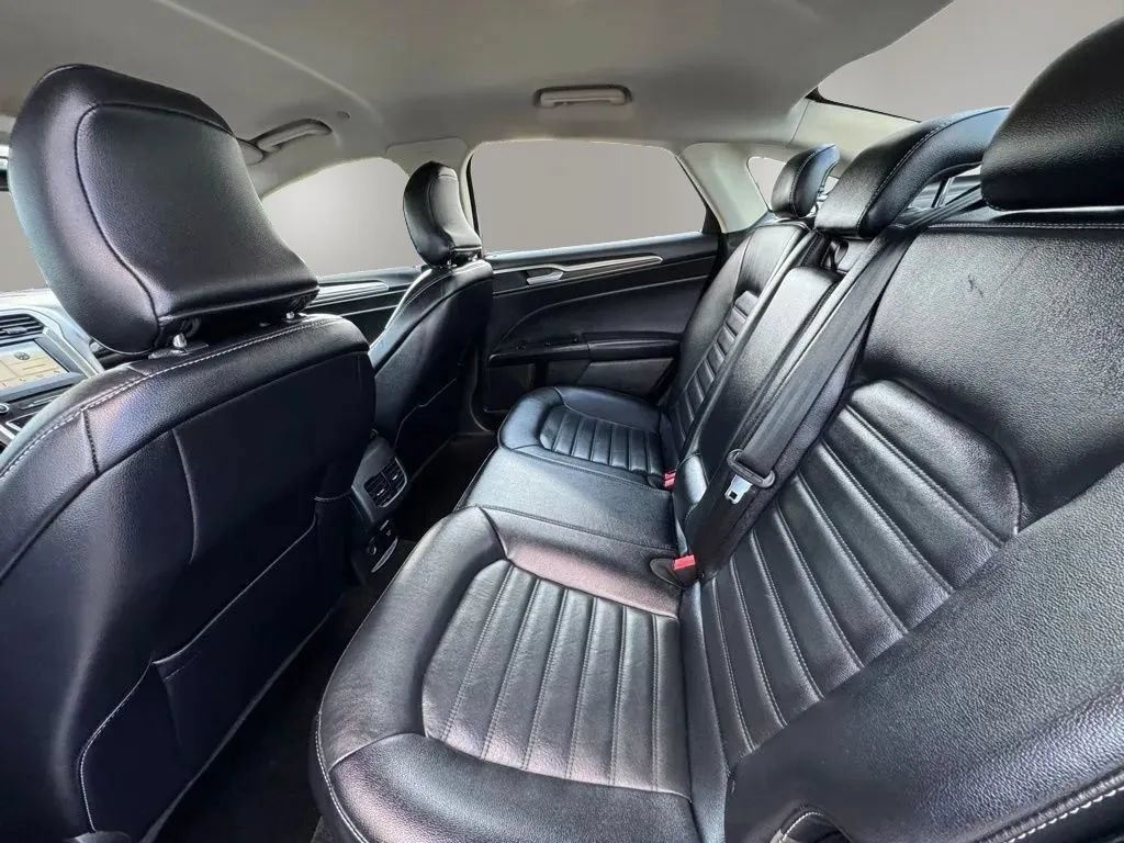 Used 2018 Ford Fusion SE w/ Equipment Group 602A FWD image 13