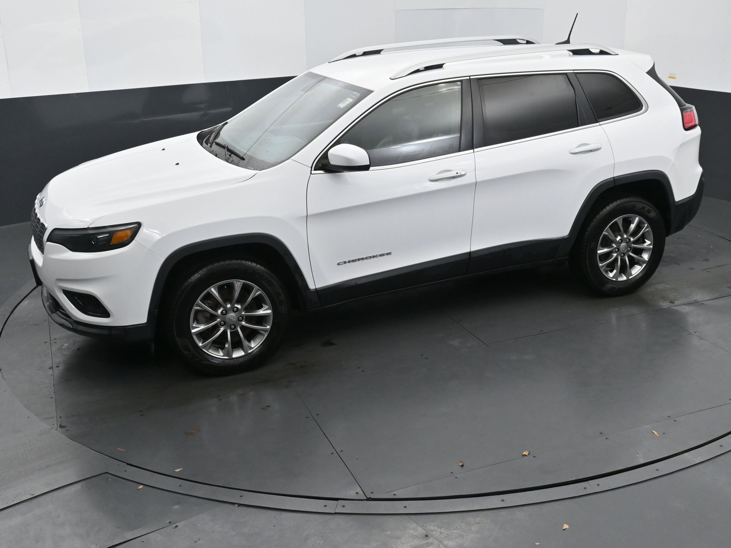 Used 2020 Jeep Cherokee Latitude Plus image 28