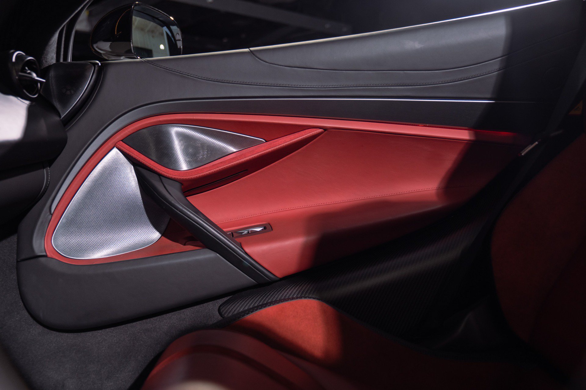 Used 2024 McLaren 750S Spider RWD image 40