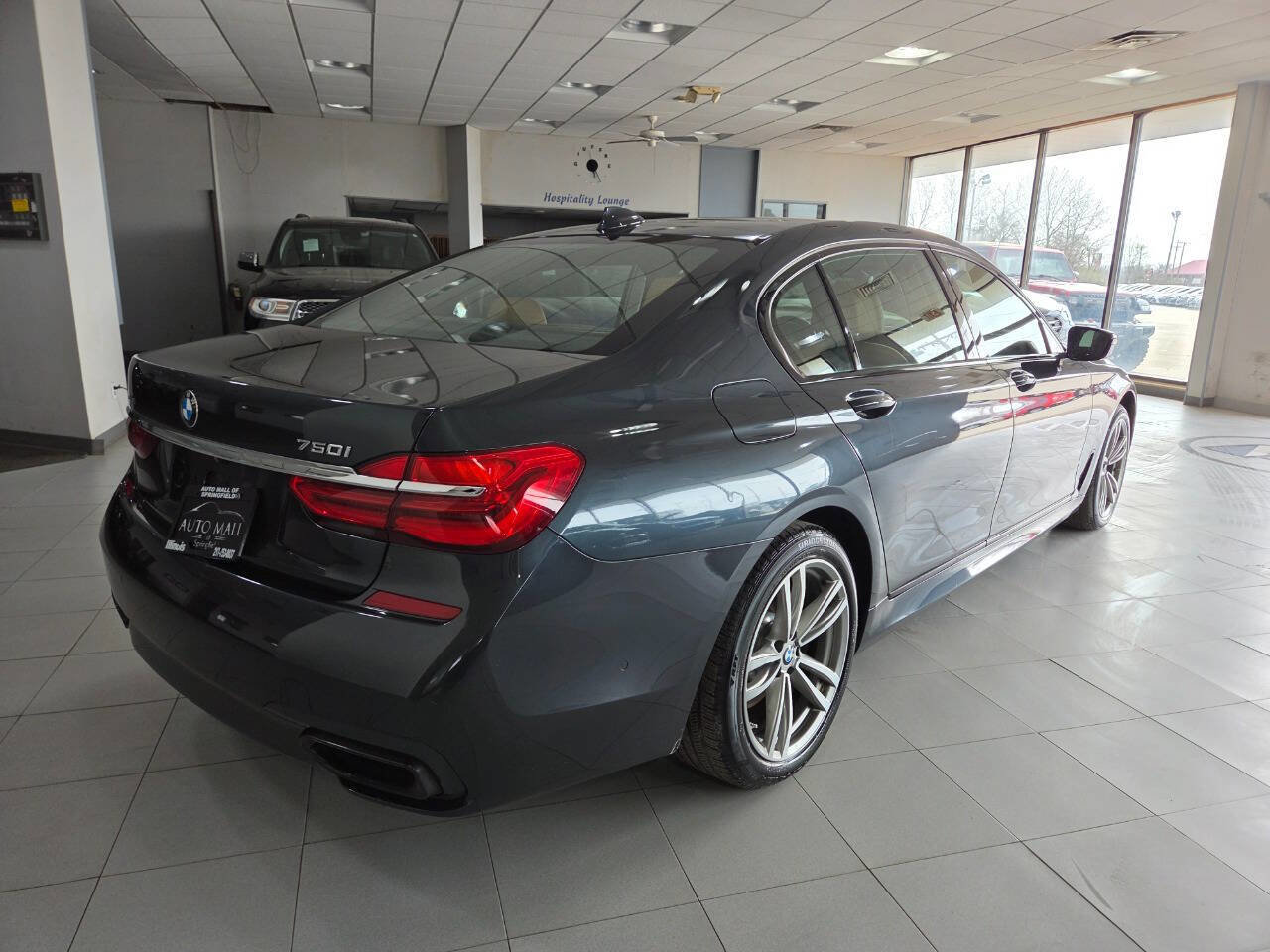 Used 2016 BMW 750i xDrive image 7