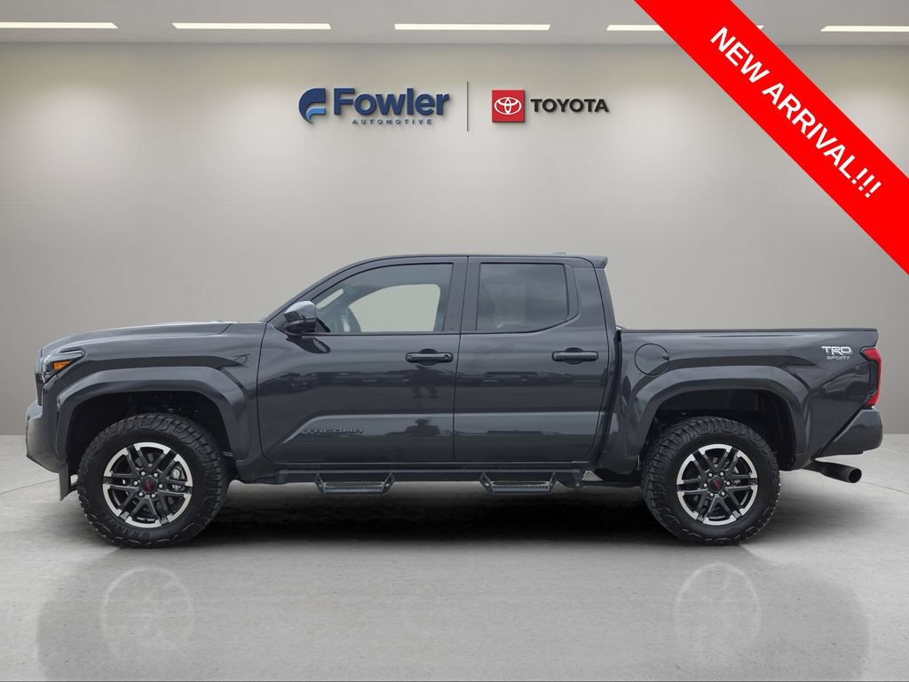 Used 2025 Toyota Tacoma TRD Sport AWD/4WD image 4