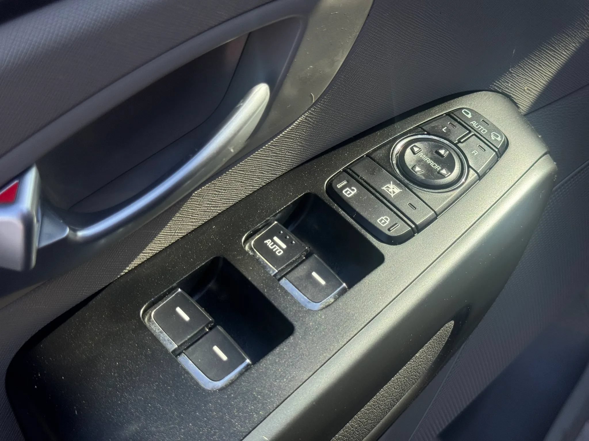 Used 2017 Kia Sedona LX w/ LX Essentials Premium Package FWD image 12