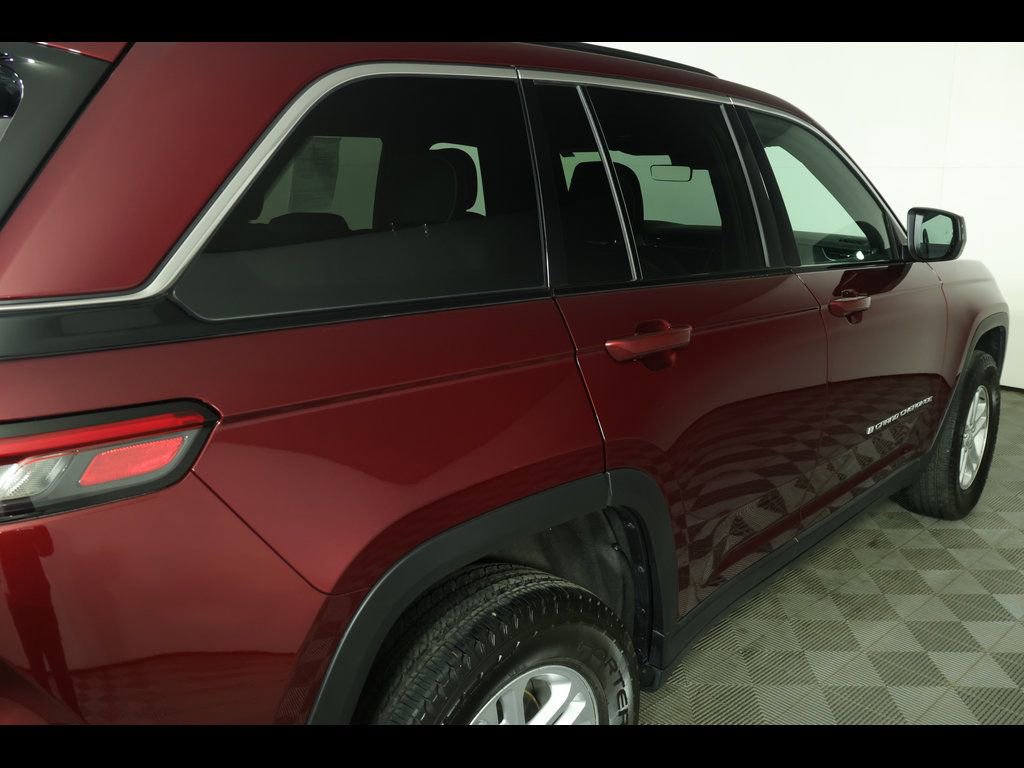 Used 2025 Jeep Grand Cherokee Laredo w/ Luxury Tech Group I image 18