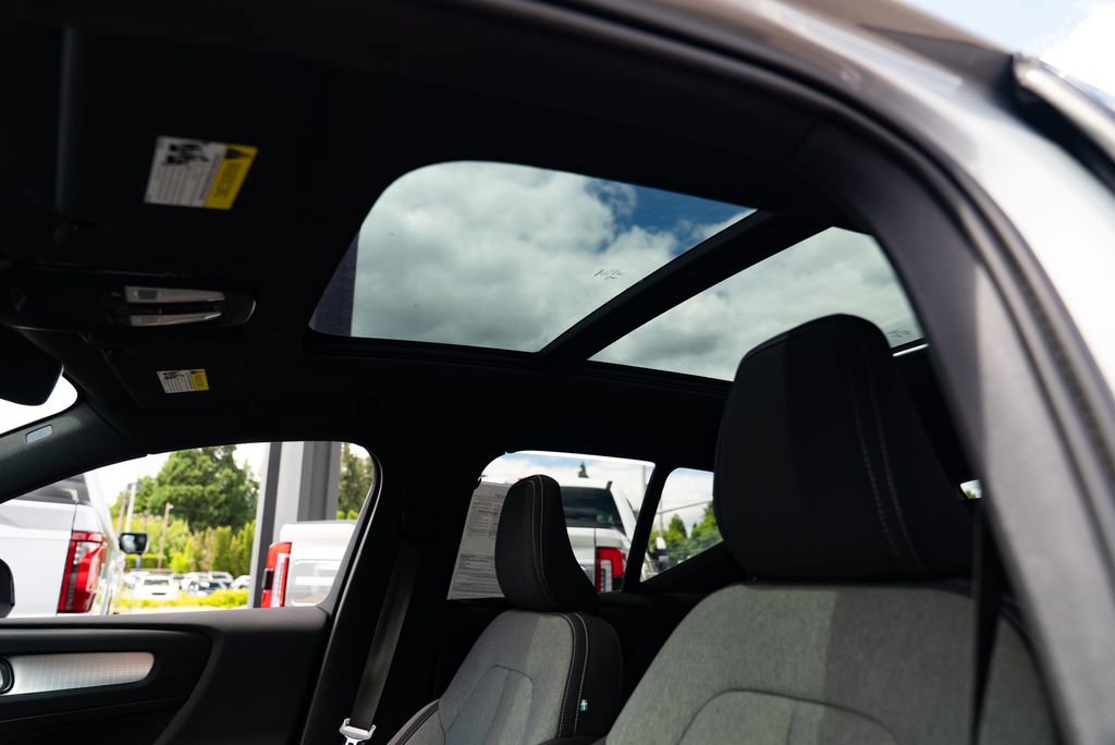 Used 2024 Volvo XC40 B5 Core AWD/4WD image 15