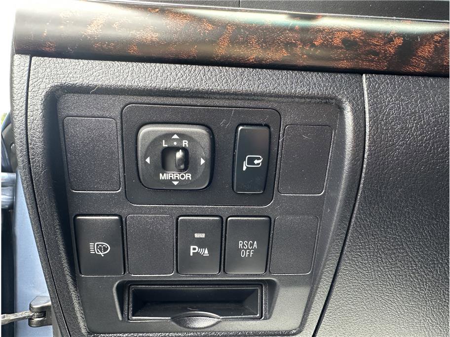 Used 2011 Toyota Land Cruiser w/ Upgrade Pkg image 18