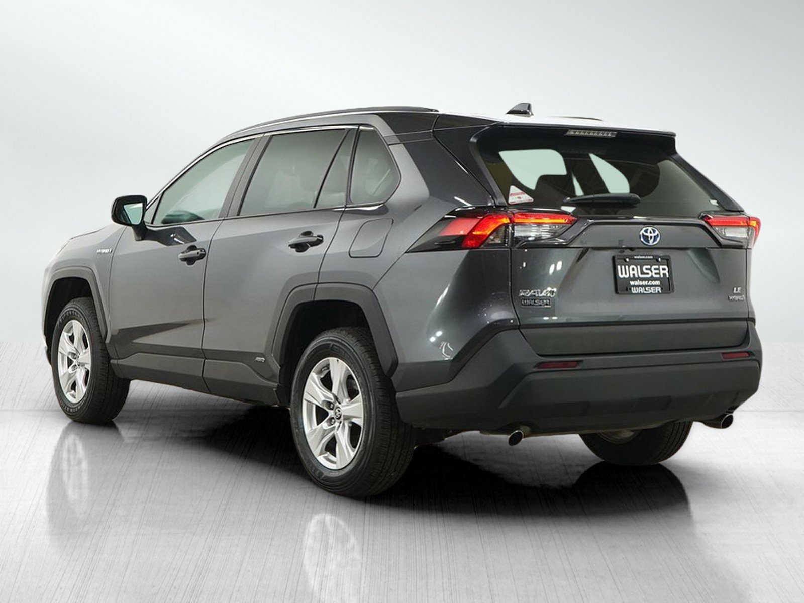 Used 2021 Toyota RAV4 LE AWD/4WD image 3