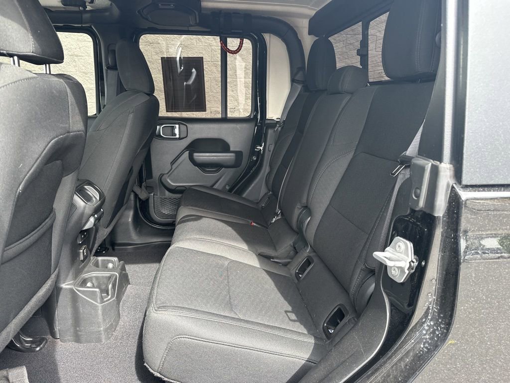 Certified 2022 Jeep Gladiator Sport AWD/4WD image 9
