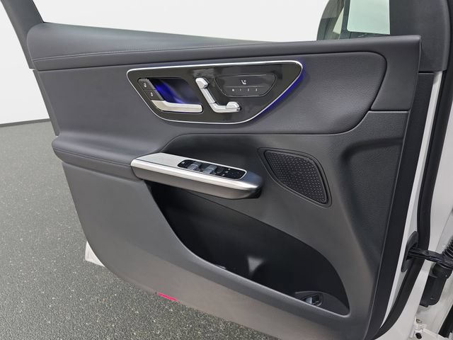 Used 2025 Mercedes-Benz GLC 300 4MATIC image 27