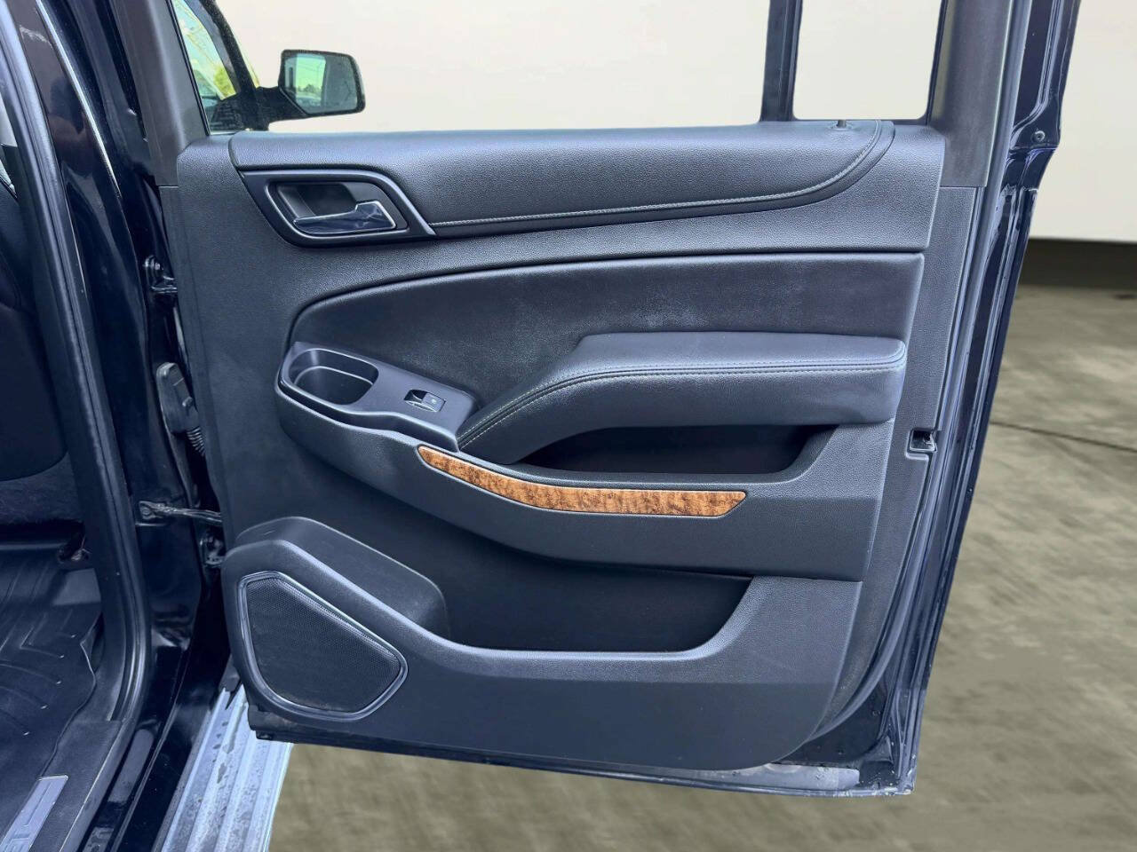 Used 2015 Chevrolet Suburban LTZ AWD/4WD image 24