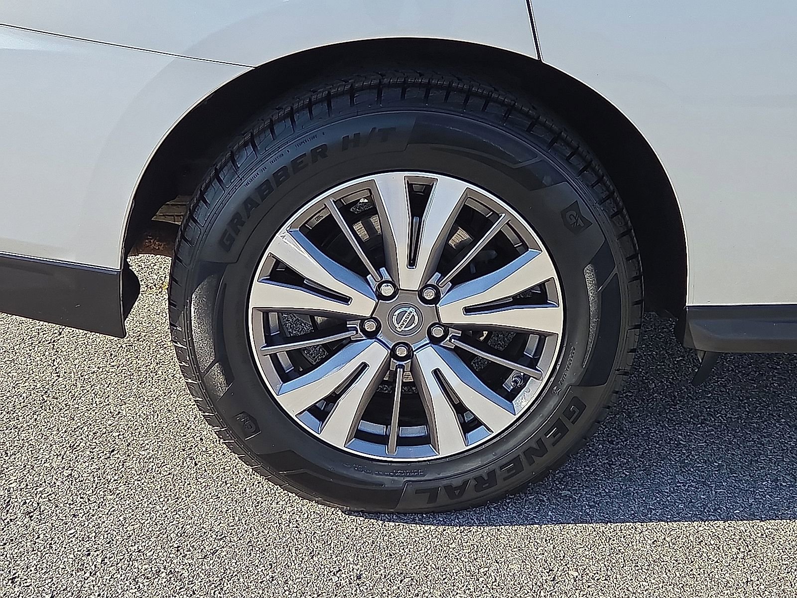 Used 2019 Nissan Pathfinder SV image 7