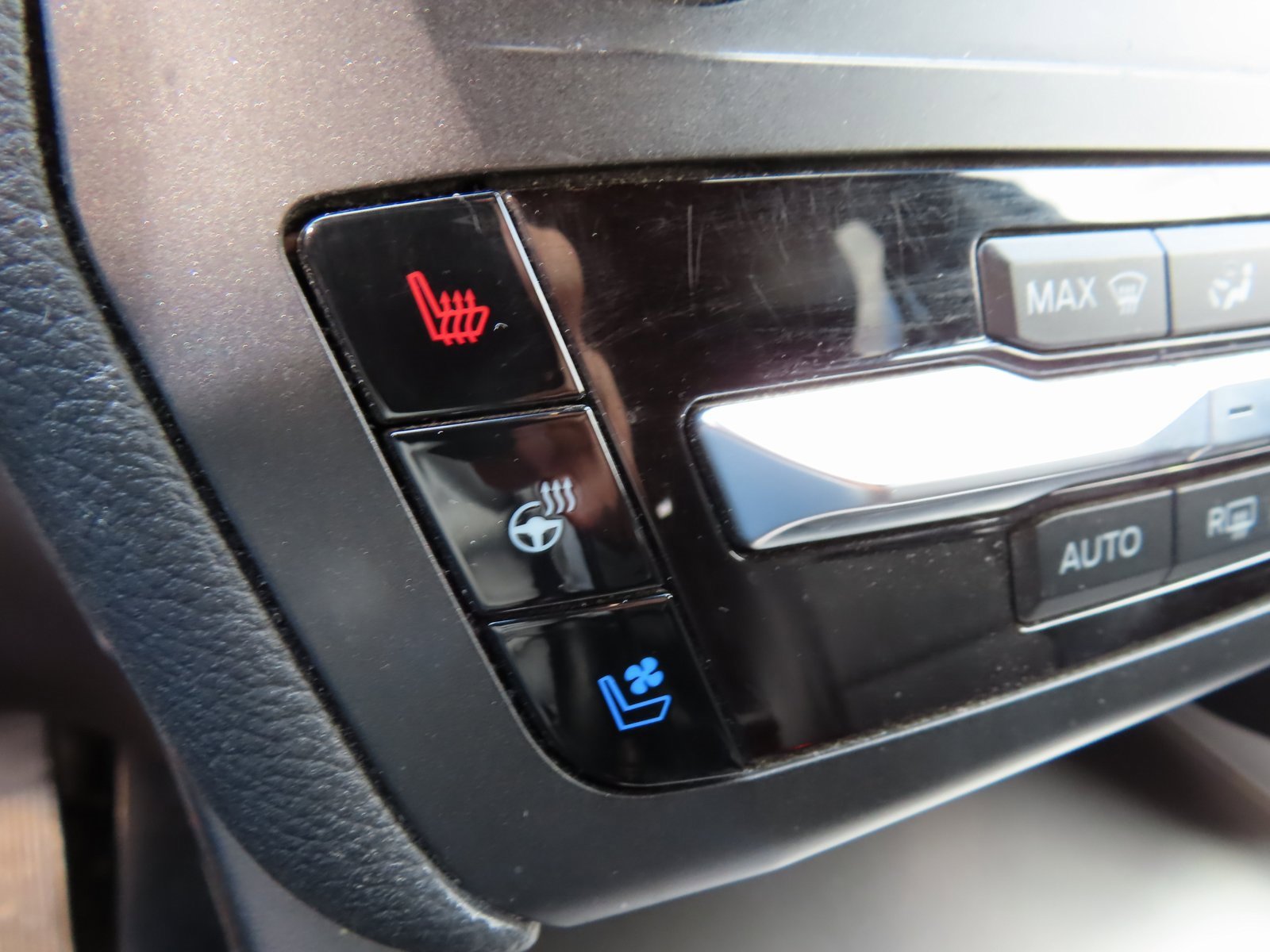 Used 2020 Ford Explorer Limited image 25