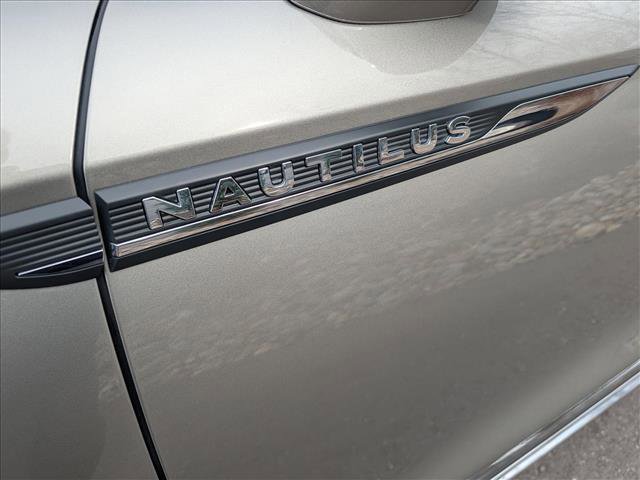 Used 2023 Lincoln Nautilus AWD w/ Premium Package image 10