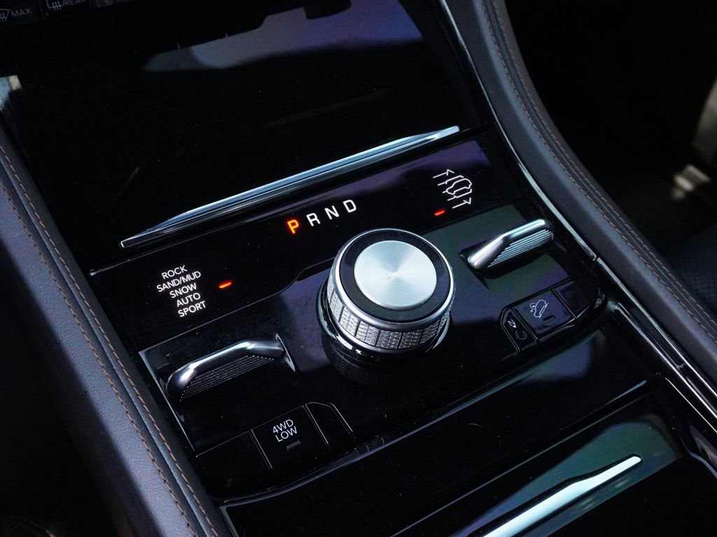 Used 2023 Jeep Grand Cherokee Summit AWD/4WD image 45