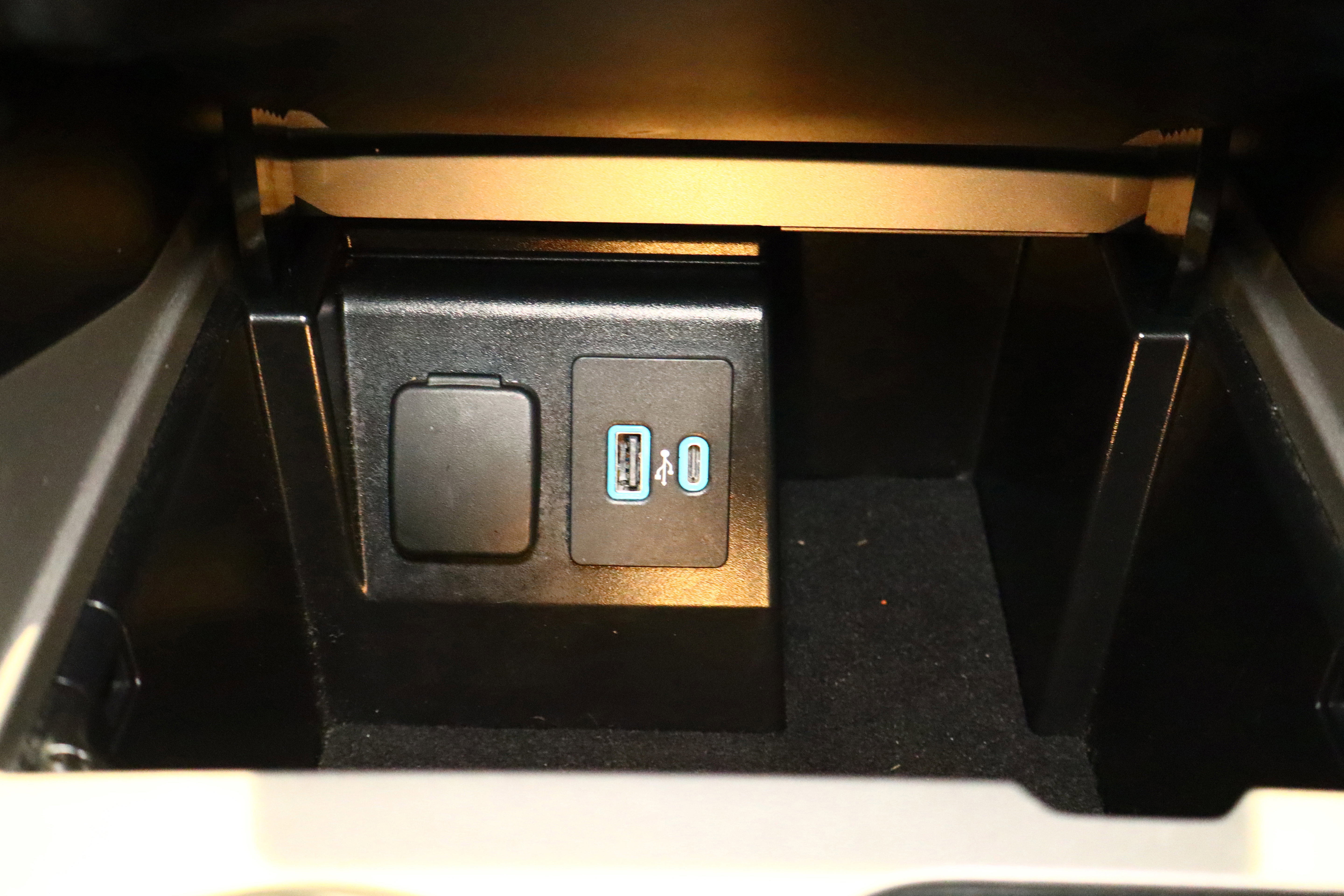 Used 2024 Ford Explorer XLT w/ Equipment Group 202A image 27